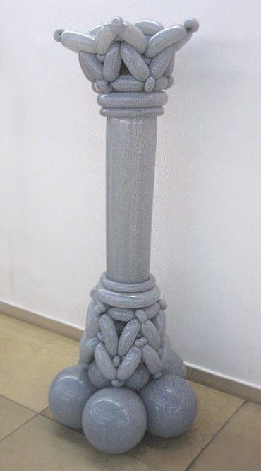 S�ule aus Luftballons 